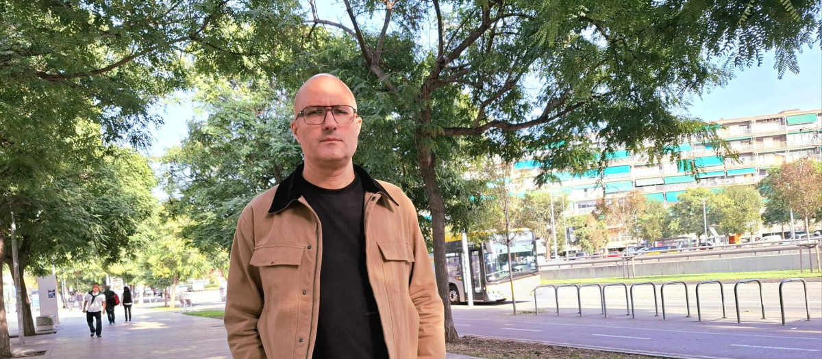 El mosso y novelista Xus González, en Barcelona