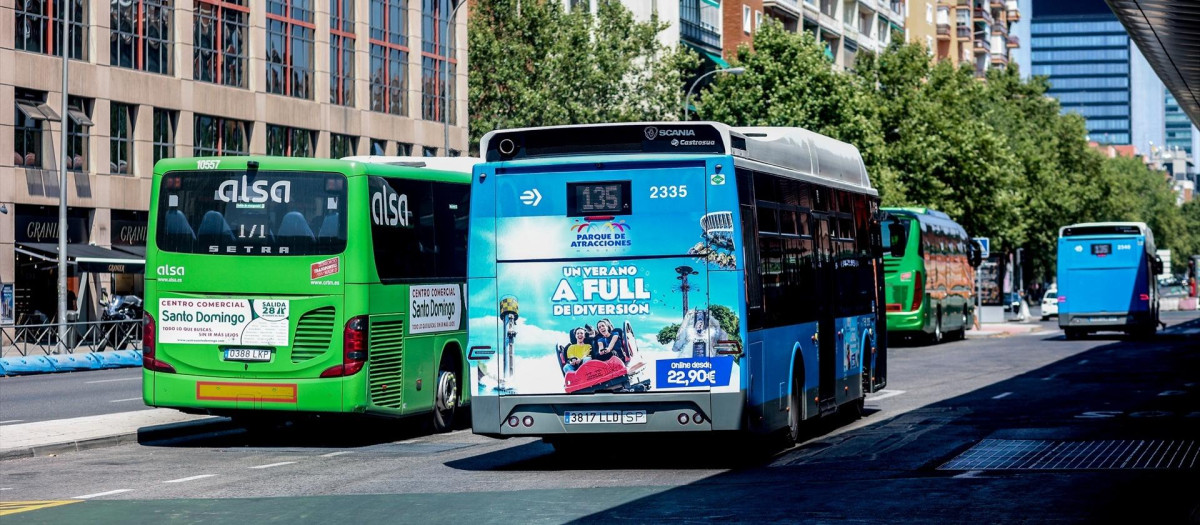 Autobuses en el intercambiador de Plaza de Castilla, en Madrid.