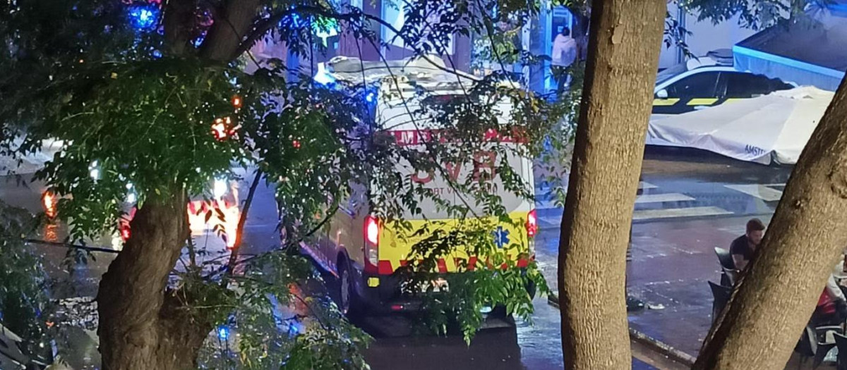 Ambulancia en la calle Padre Méndez en Torrent, localidad de Valencia, por una pelea con arma blanca