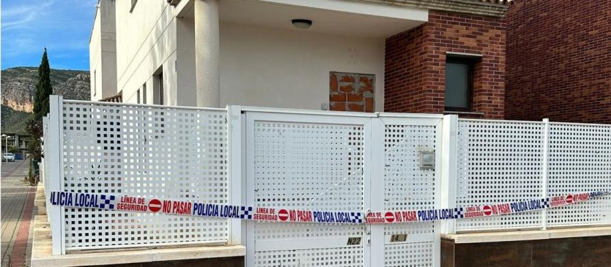 Imagen de los chalets okupados en Oropesa del Mar, Castellón