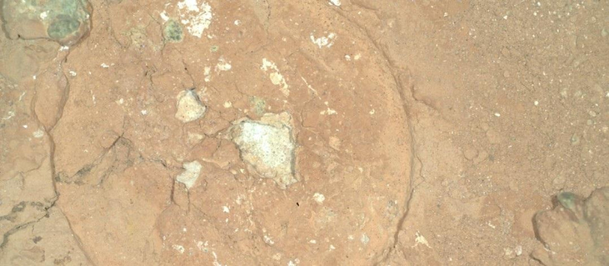 Rocas con manchas verdes halladas en Marte por el róver Perseverance