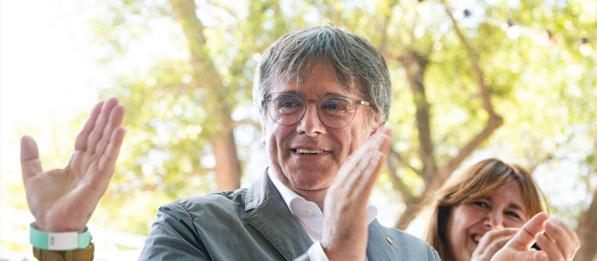 (Foto de ARCHIVO)
El expresidente de la Generalitat de Catalunya, Carles Puigdemont, durante el acto de celebración del cuarto aniversario de la fundación de Junts, en el Théâtre de Verdure, a 27 de julio de 2024, en Amélie-les-Bains-Palalda (Francia). Junts per Catalunya celebra su cuarto aniversario con este acto, en el que la formación arropa al expresidente catalán Carles Puigdemont, a quien no se le ha aplicado todavía la ley de amnistía. La celebración coincide con el tramo final de las negociaciones entre el PSC y ERC para facilitar la investidura de Salvador Illa como presidente de la Generalitat de Catalunya.

Glòria Sánchez / Europa Press
27 JULIO 2024;JUNTS;AMNISTÍA;INVESTIDURA;PRESIDENTE;GENERALITAT
27/7/2024