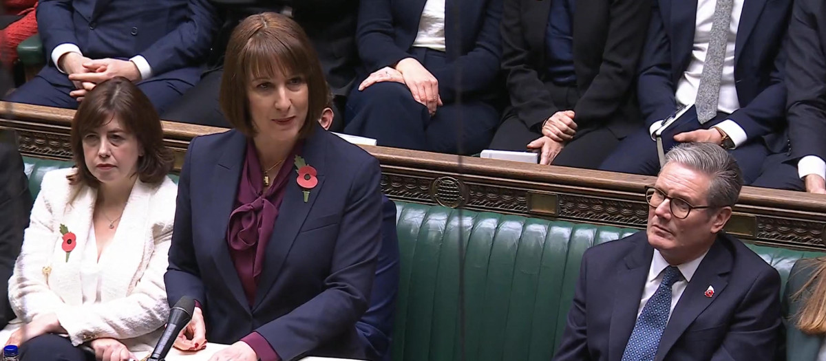 A video grab from footage broadcast by the UK Parliament's Parliamentary Recording Unit (PRU) shows Britain's Prime Minister Keir Starmer (R) listening as Britain's Chancellor of the Exchequer Rachel Reeves delivers her Autumn budget statement in the House of Commons in London on October 30, 2024. (Photo by PRU / AFP) / RESTRICTED TO EDITORIAL USE - MANDATORY CREDIT "AFP PHOTO / PRU " - NO MARKETING - NO ADVERTISING CAMPAIGNS - DISTRIBUTED AS A SERVICE TO CLIENTS