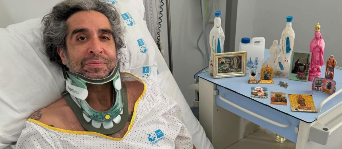 Mario Vaquerizo, protegido por sus vírgenes en el hospital