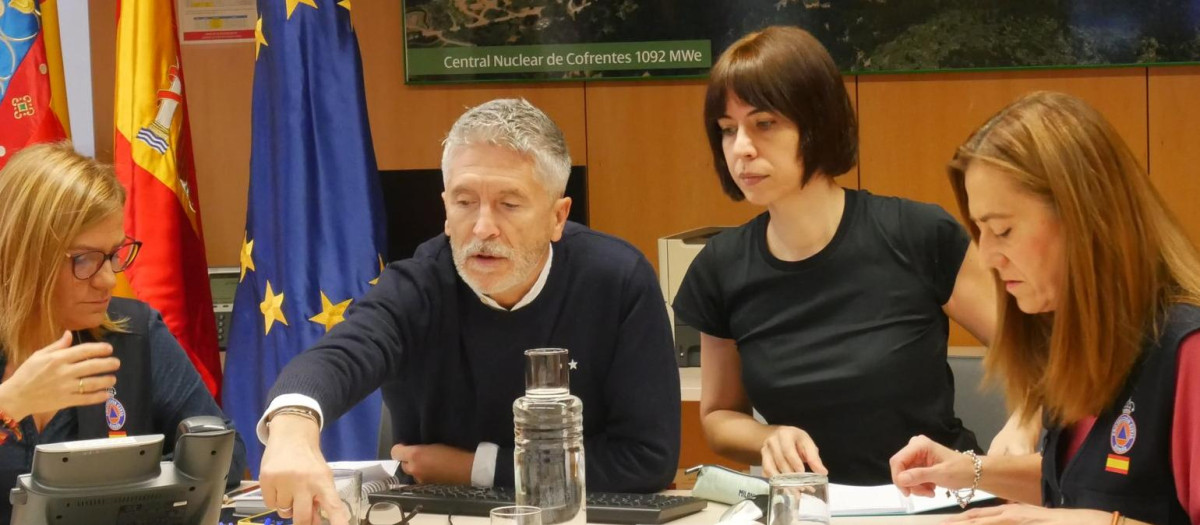 Diana Morant y Fernando Grande-Marlaska, en una reunión del comité de crisis por la DANA