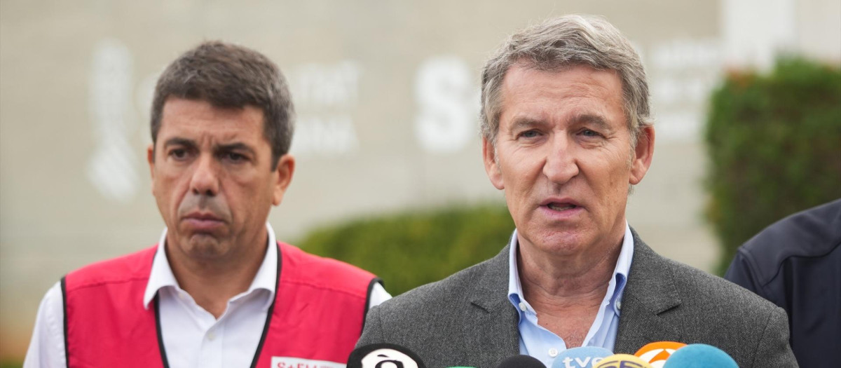 El presidente del PP, Alberto Núñez Feijóo, junto con el presidente de Valencia, Carlos Mazón