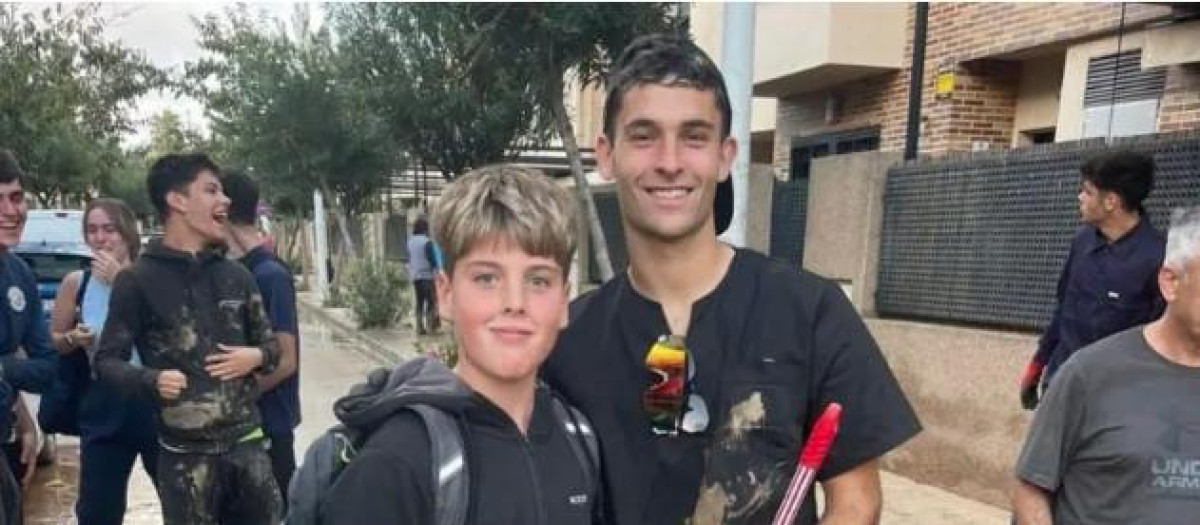 Hugo Duro fue uno de los futbolistas que 'bajó al barro' para ayudar a los afectados por la DANA