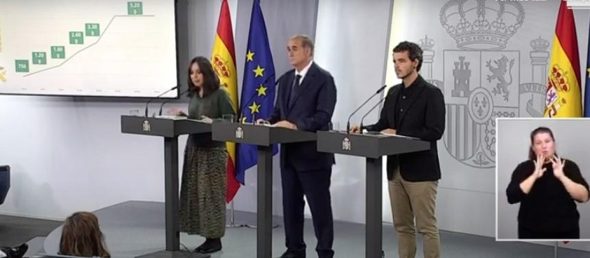 Mercedes González, directora general de la Guardia Civil, Francisco Pardo, director general de la Policía Nacional y Pedro Gullón, director general de Salud Pública y Equidad, dan una rueda de prensa en el Palacio de La Moncloa