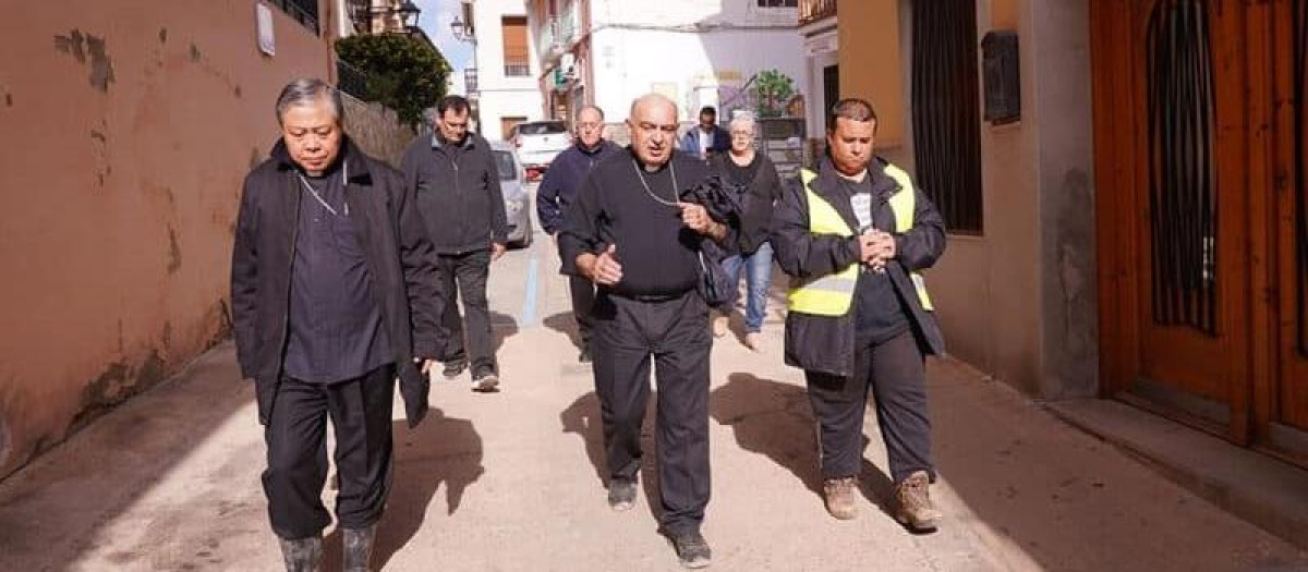El nuncio visita dos localidades afectadas por la DANA

REMITIDA / HANDOUT por ARZOBISPADO DE VALENCIA
Fotografía remitida a medios de comunicación exclusivamente para ilustrar la noticia a la que hace referencia la imagen, y citando la procedencia de la imagen en la firma
07/11/2024