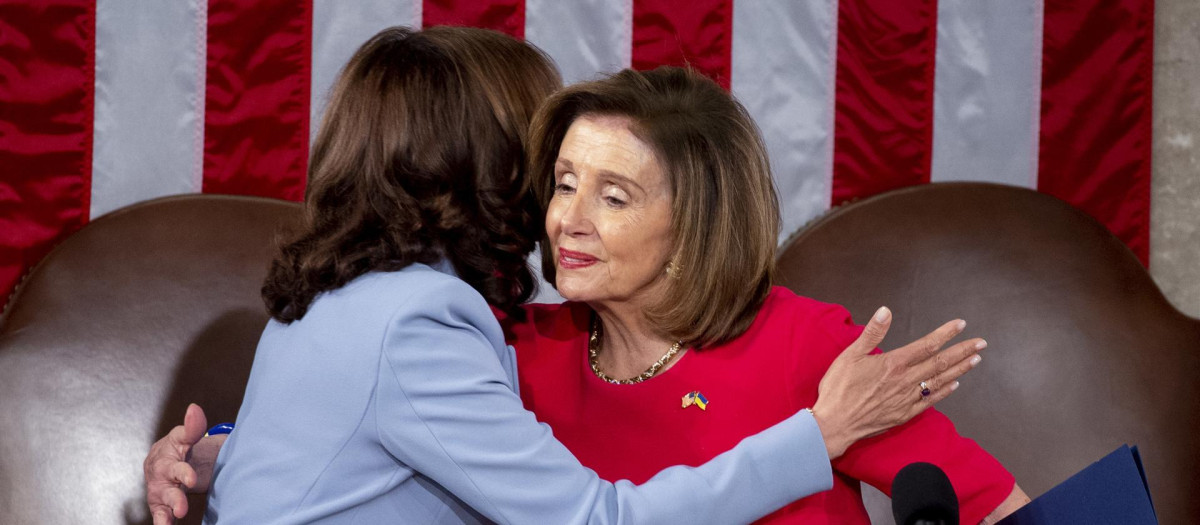La vicepresidenta Kamala Harris y la presidenta de la Cámara de Representantes, la californiana Nancy Pelosi