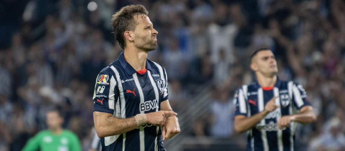 Sergio Canales metió a Monterry en la lucha por el título
