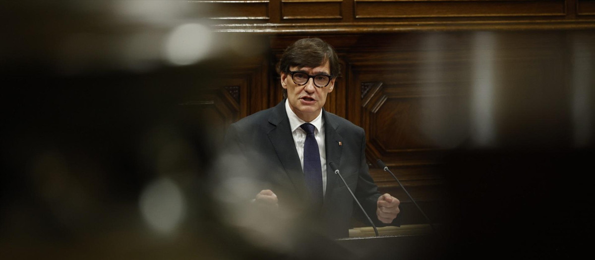 El presidente de la Generalitat de Cataluña, Salvador Illa, en el Parlament