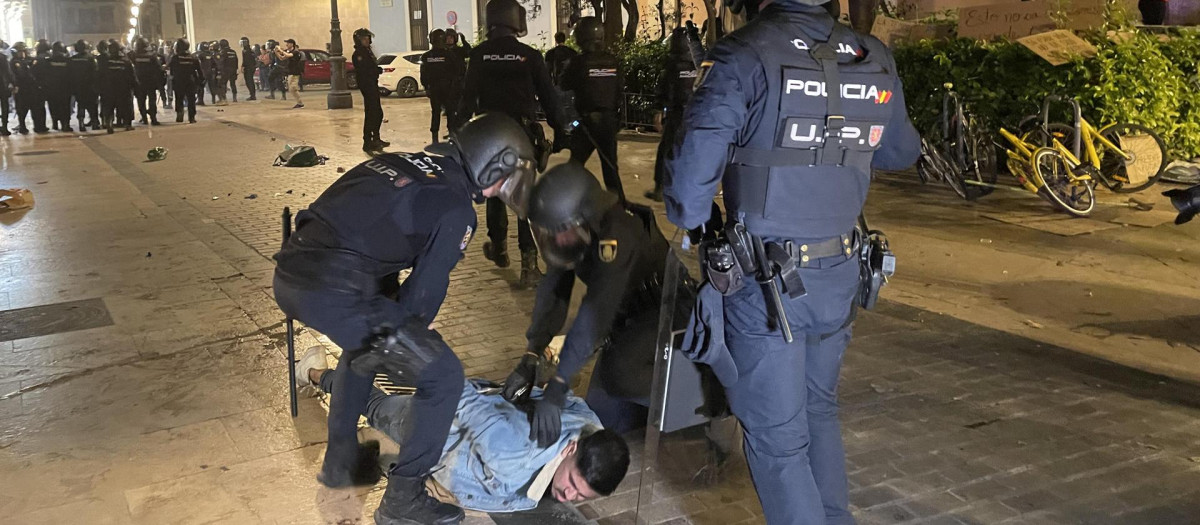 Un detenido tras la manifestación celebrada en Valencia contra Carlos Mazón