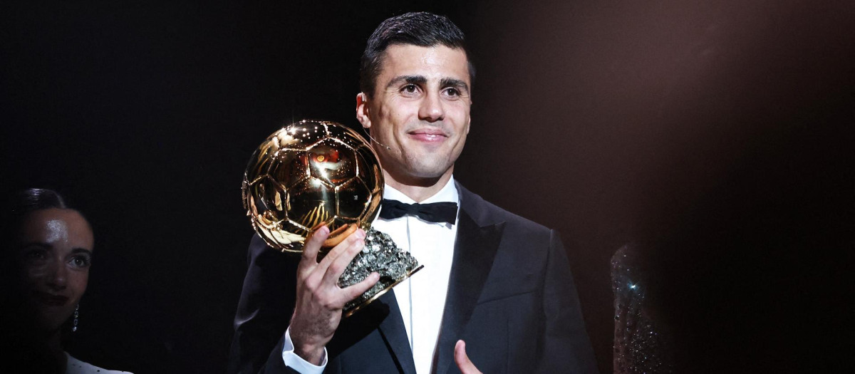 Rodri Hernández con el Balón de Oro