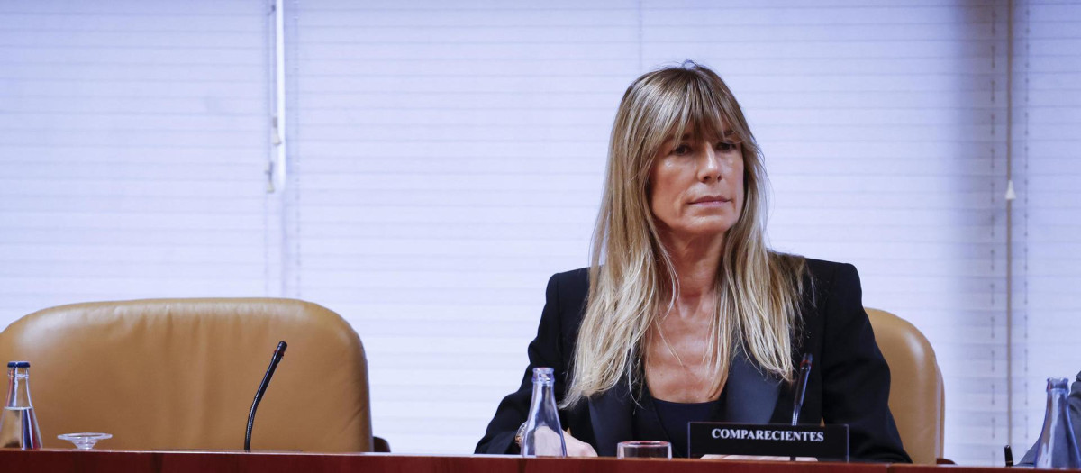 Begoña Gómez, esposa del presidente del gobierno Pedro Sánchez, en la comisión de investigación