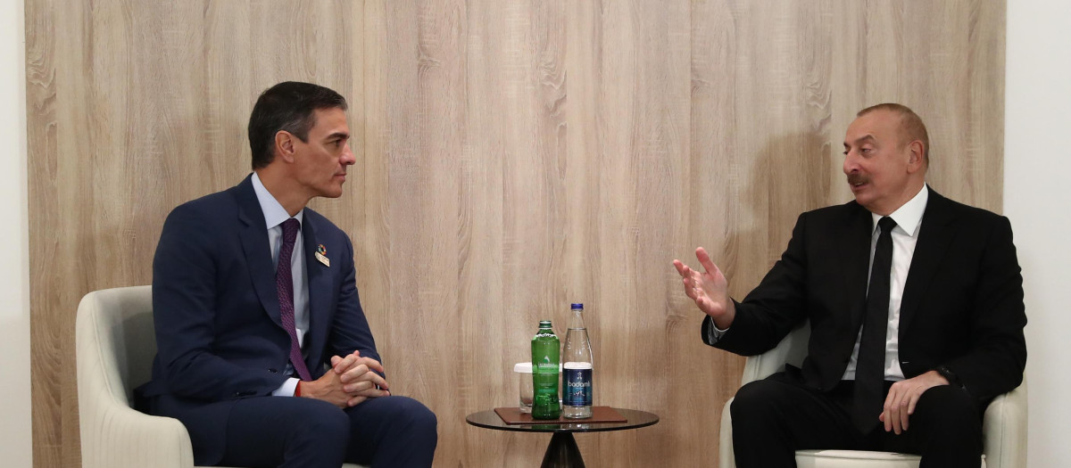 Pedro Sánchez y el presidente de Azerbaiyán, Ilham Aliyev