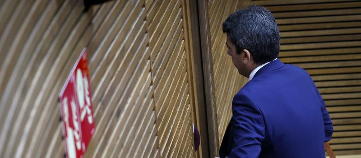 El presidente de la Generalitat Valenciana, este viernes, abandona las Cortes Valencianas