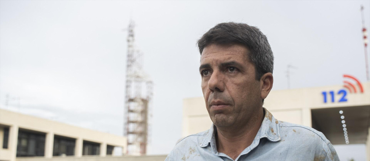 El presidente de la Generalitat valenciana, Carlos Mazón, durante su visita al centro del 112, a 3 de noviembre de 2024, en Valencia, Comunidad Valenciana (España). Los Reyes han visitado, junto al presidente del Gobierno y presidente de la Generalitat valenciana, algunas de las zonas afectadas por la DANA, que el pasado 29 de octubre arrasó la provincia de Valencia y que deja ya una cifra de más de 210 fallecidos.

Rober Solsona / Europa Press
03/11/2024