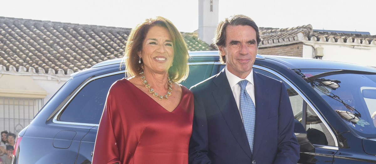 Former president José María Aznar and Ana Botella during the wedding of Javier Prado and Catalina Vereterra Gastearen in Medina Sidonia (Cadiz) on Saturday, 30 September 2023.