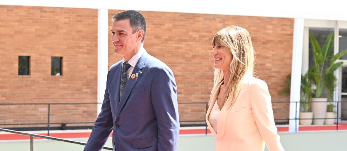 El presidente de Gobierno, Pedro Sánchez, y su mujer, Begoña Gómez