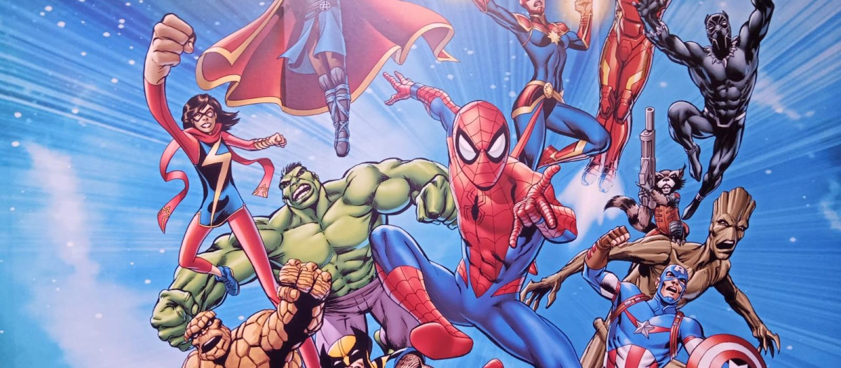 Cartel de entrada de la exposición de Marvel en Madrid