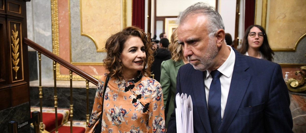 La vicepresidenta primera y ministra de Hacienda, María Jesús Montero y el ministro de Política Territorial, Ángel Víctor Torres