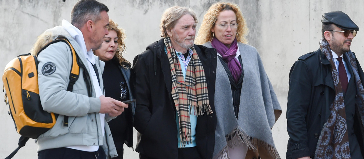 El narcotraficante gallego, José Ramón Prado Bugallo(3d), conocido como Sito Miñanco, a su llegada a la Audiencia Nacional, a 18 de noviembre de 2024