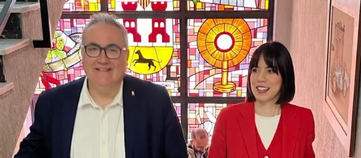 El alcalde de Ibi, Sergio Carrasco, junto a la secretaria general del PSPV, Diana Morant