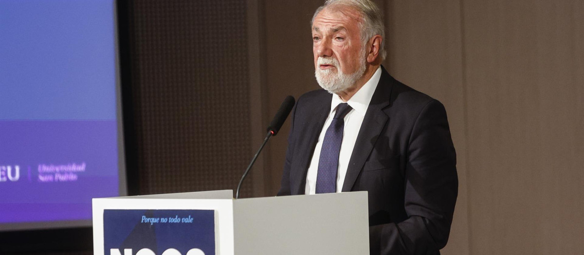 El exministro de Interior y parte de la fundación Jaime Mayor Oreja participa en un coloquio organizado por la fundación NEOS