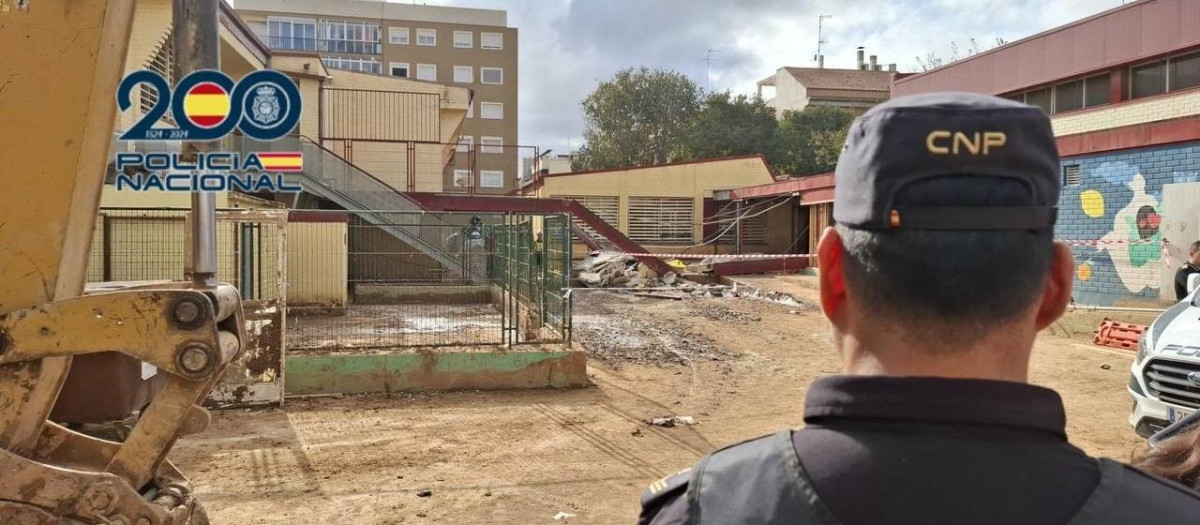 Imagen del colegio Luis Vives afecatdo por DANA en Masanasa, Valencia, tras el derrumbe