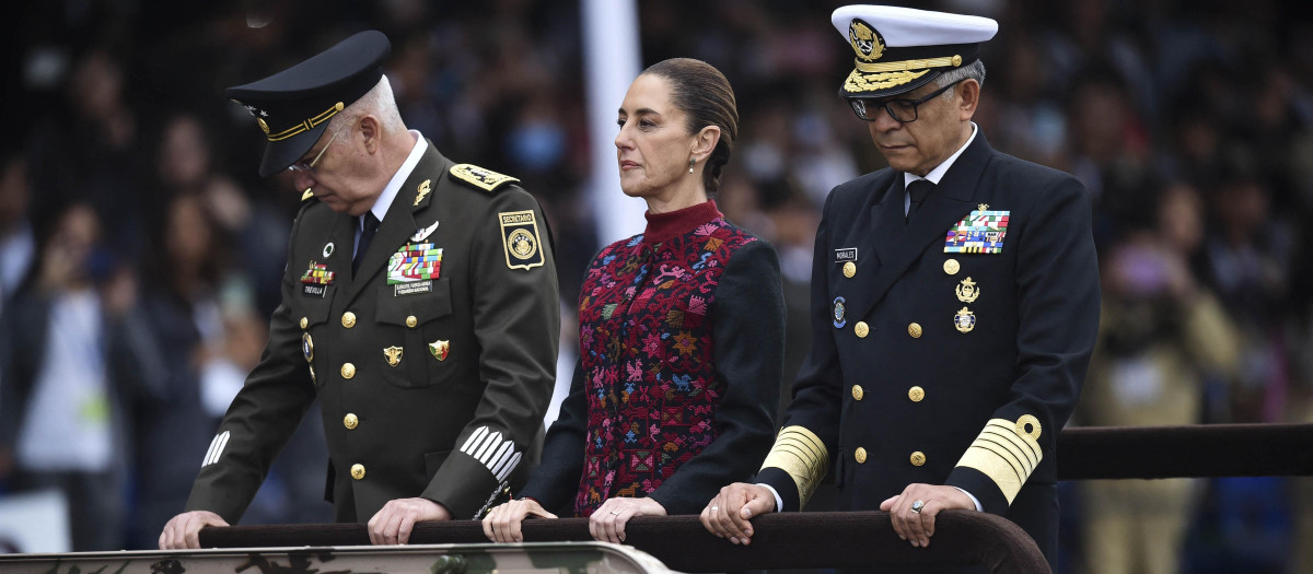 Claudia Sheinbaum, presidenta de México durante un desfile militar