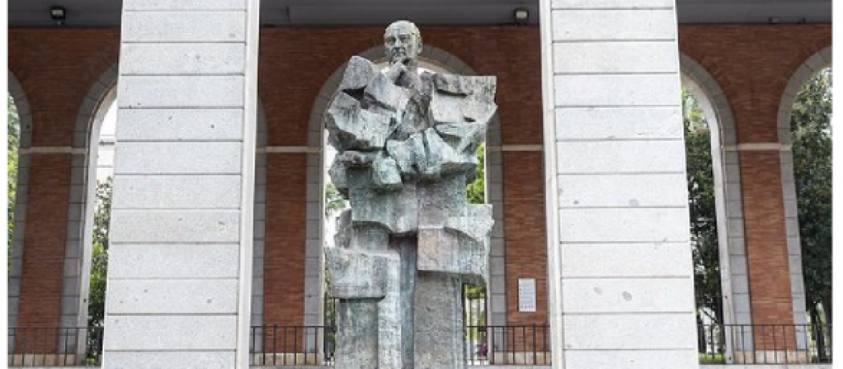 Escultura de Largo Caballero