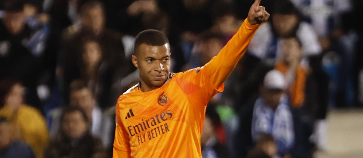 Kylian Mbappé el primer gol del Real Madrid durante el encuentro entre Leganés y Real Madrid en el estadio de Butarque