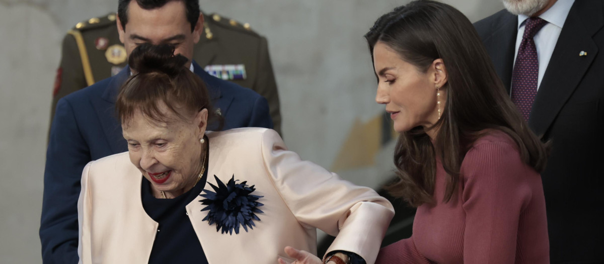 Spanish Queen Letizia with actress Gemma Cuervo during delevery of Gold Medals for Merit in Fine Arts in Sevilla on Wednesday, 27 November 2024.