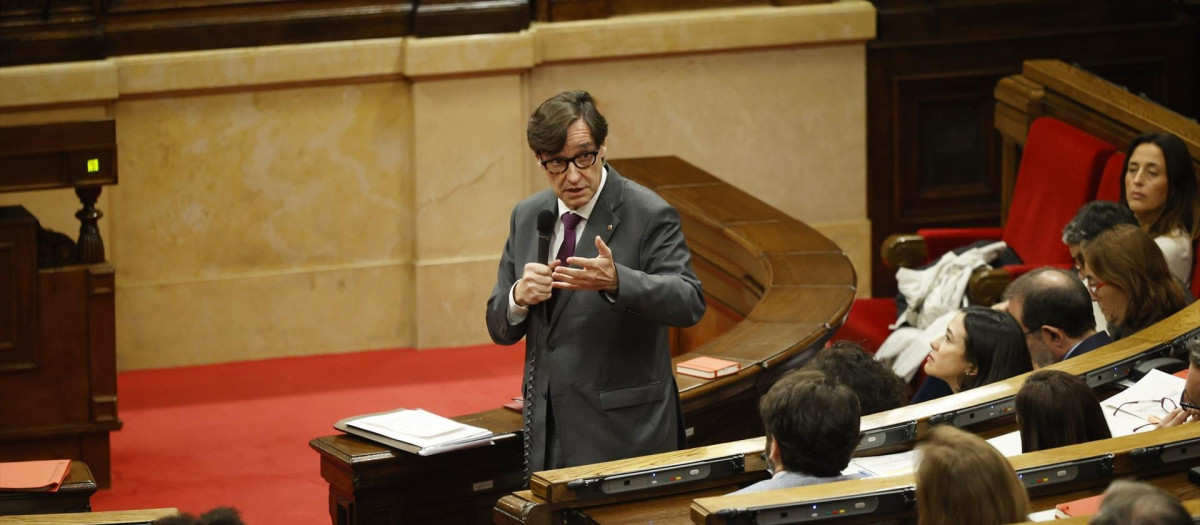 El presidente de la Generalitat de Cataluña, Salvador Illa, en el Parlament, en una imagen de archivo