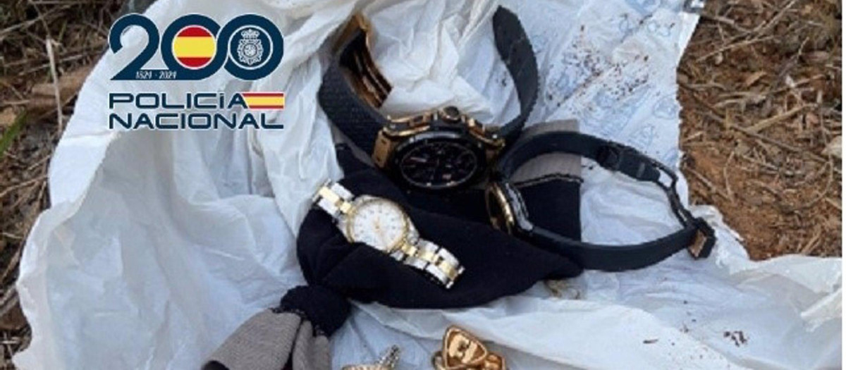 Relojes y joyas sustraídos en los robos por los detenidos