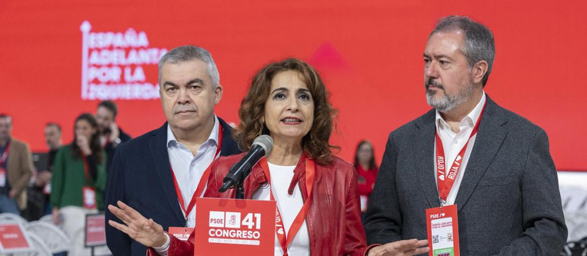 María Jesús Montero, junto a Juan Espadas y Santos Cerdán