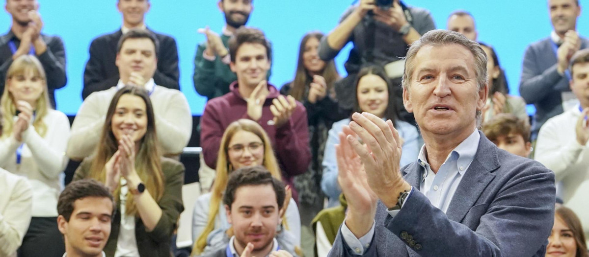 El presidente del PP, Alberto Núñez Feijóo, clausura la reunión Intermunicipal que ha acogido Valladolid