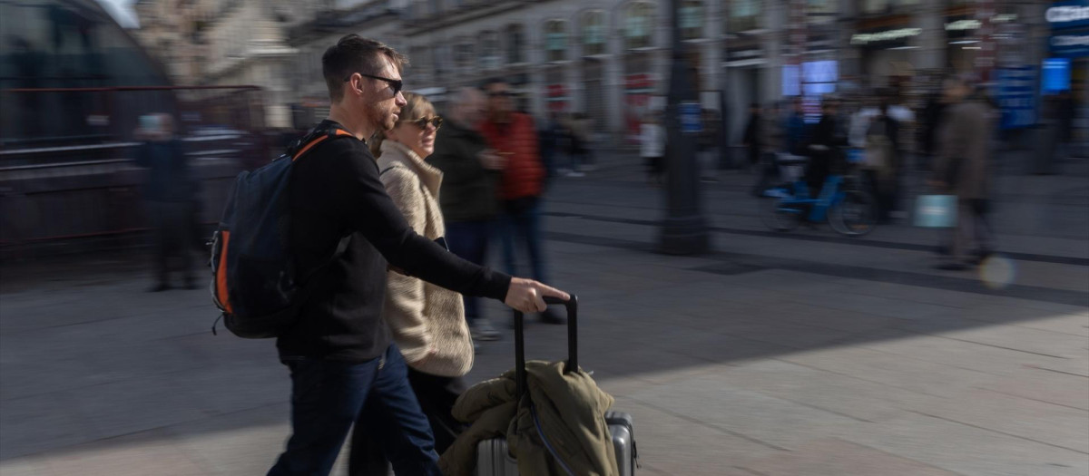 Turistas camino de su destino.