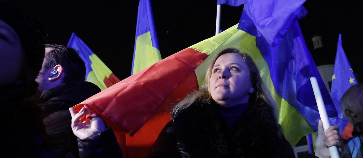 Manifestación pro-europea en Bucarest tras el resultado de la primera vuelta