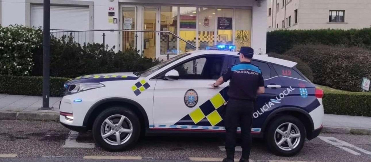 Un agente de la Policía Local de Poio (Pontevedra)

POLICÍA LOCAL DE POIO
18/8/2024