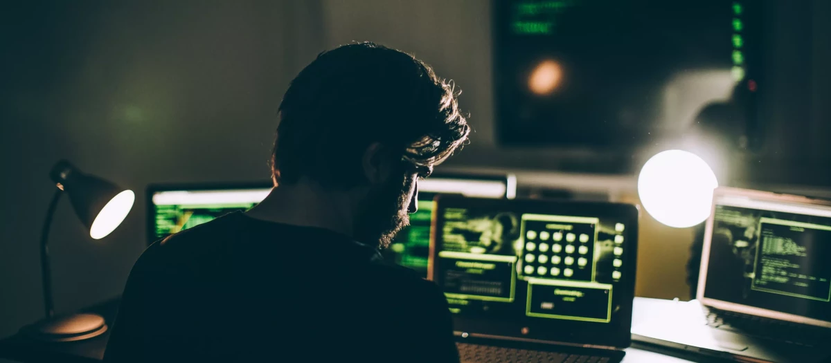 hacker enfadado