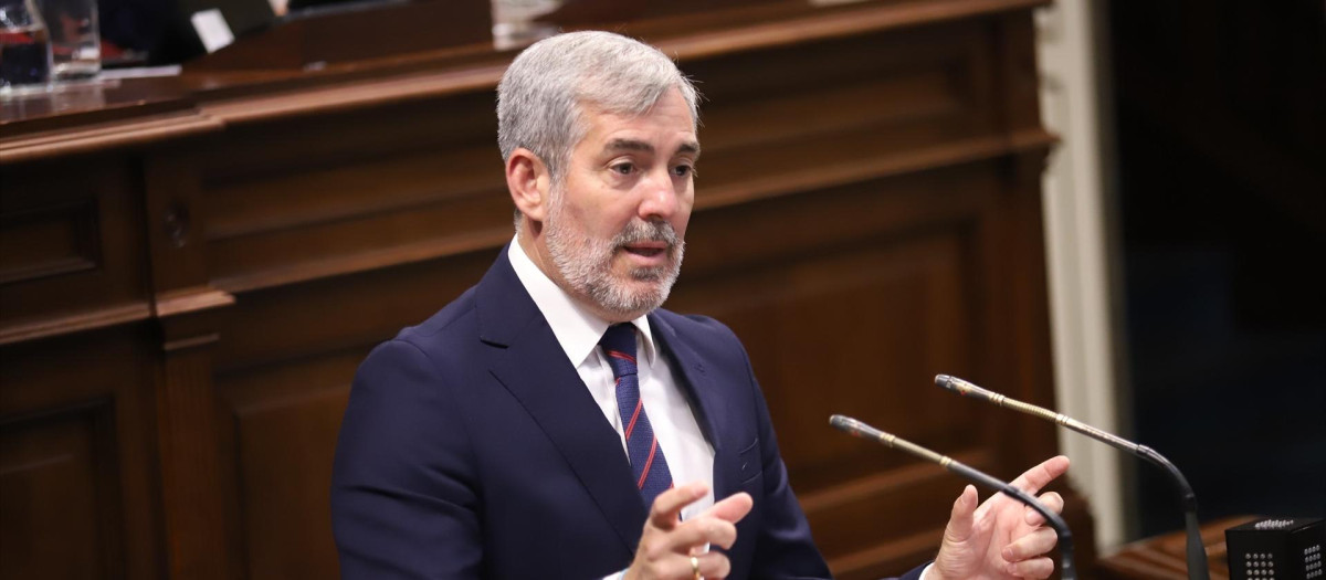 Fernando Clavijo en un pleno del Parlamento canario