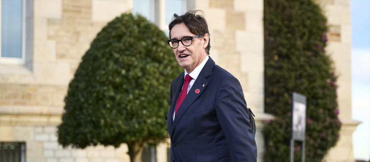 El presidente de la Generalitat de Catalunya, Salvador Illa, a su llegada a la XXVII Conferencia de Presidentes, en el Palacio de la Magdalena, a 13 de diciembre de 2024, en Santander, Cantabria (España). La conferencia se celebra tras más de dos años sin convocarse, en una cita en la que el foco está puesto en la financiación autonómica en Cataluña, aunque el orden del día también incluye vivienda, migración y sanidad.

C. Ortiz / Europa Press
13 DICIEMBRE 2024;CONFERENCIA;PRESIDENTES;CCAA;COMUNIDADES AUTÓNOMAS
13/12/2024