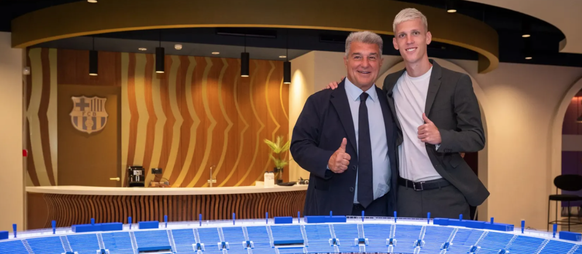 Joan Laporta y Dani Olmo el pasado verano