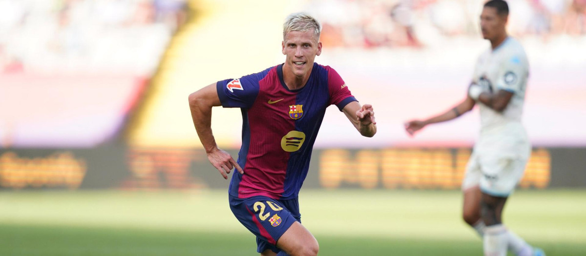 Dani Olmo celebra uno de sus goles con el Barça