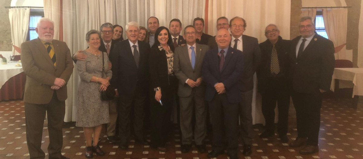 Asistentes a la asamblea de la Cofradía Gastronómica del Rabo de Toro Cordobés