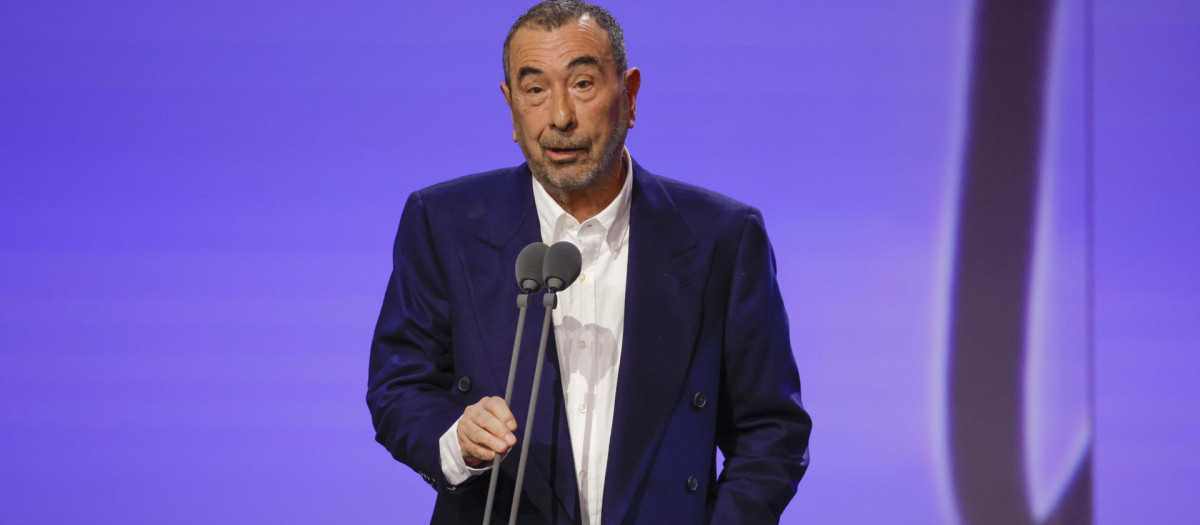 José Luis Garci, durante su discurso de agradecimiento en la gala de los Premios Forqué 2024