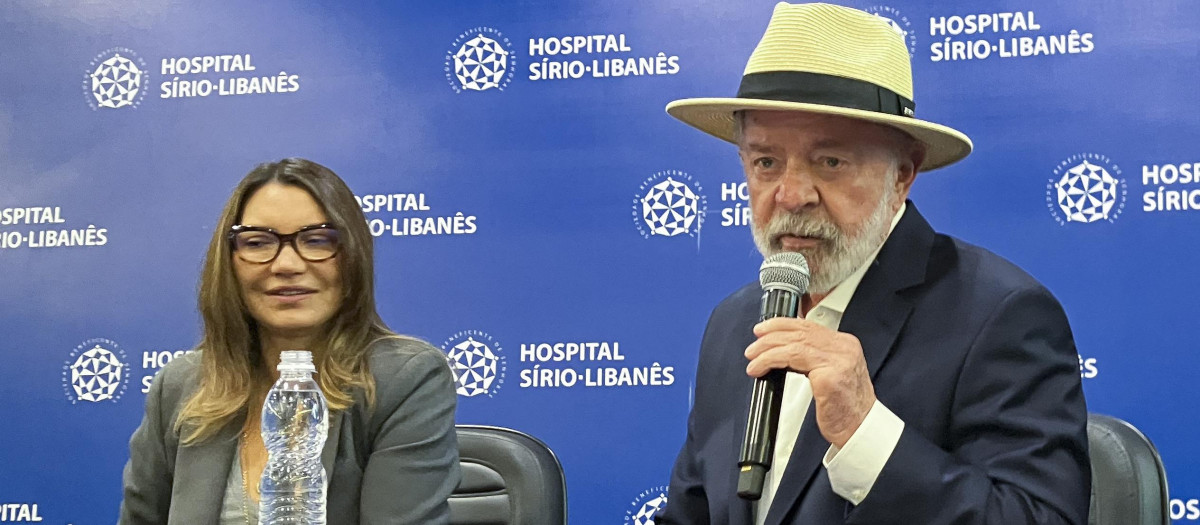 El presidente de Brasil, Luiz Inacio Lula da Silva, junto a su mujer "Janja"