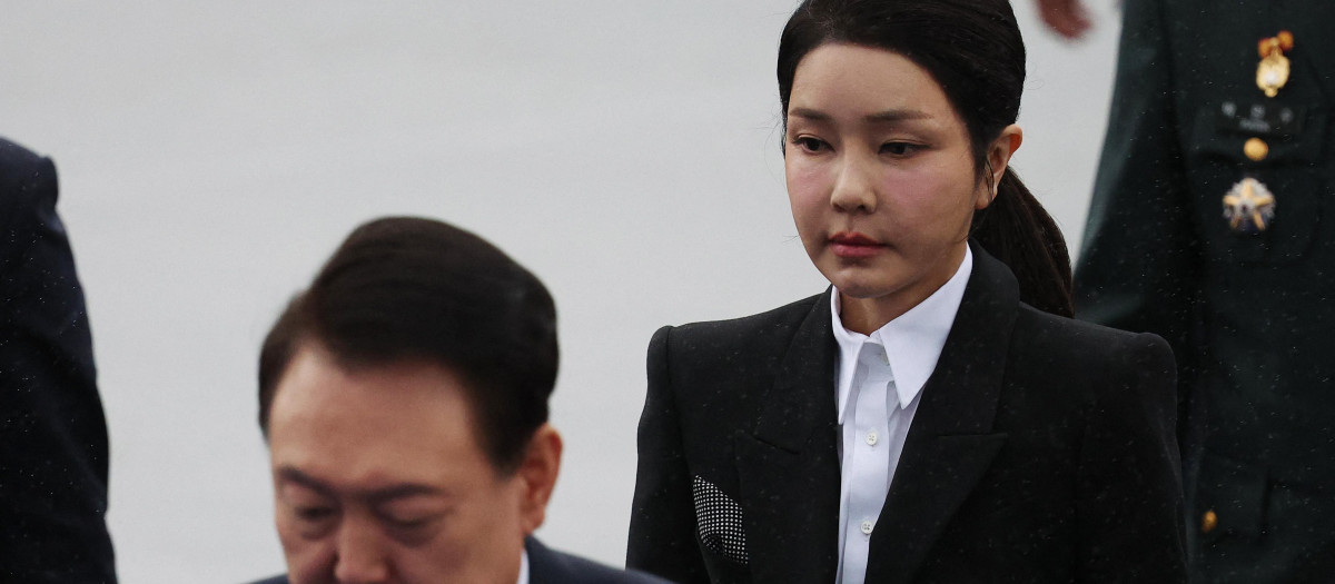 La primera dama de Corea del Sur, Kim Keon-hee, junto a su esposo Yoon suk-yeol